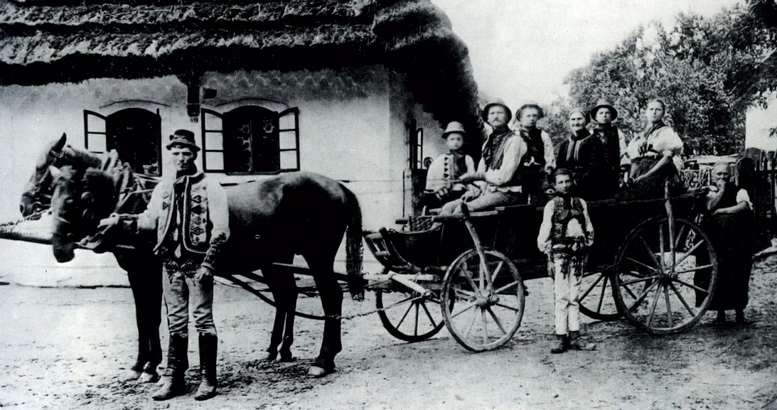 Ženský a mužský odev, Ličartovce, začiatok 20.storočia